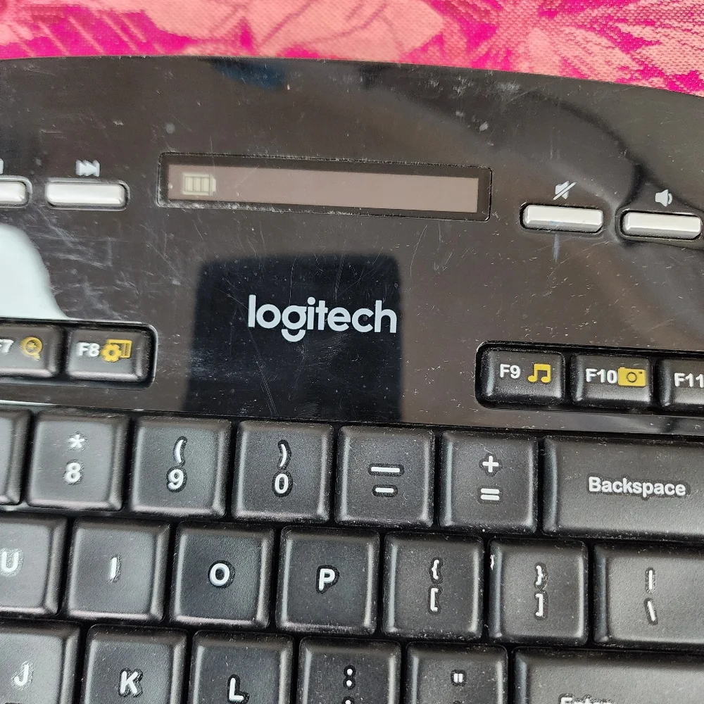 Logitech MK710 Wireless Keyboard Without Unifying Dongle. EUC.